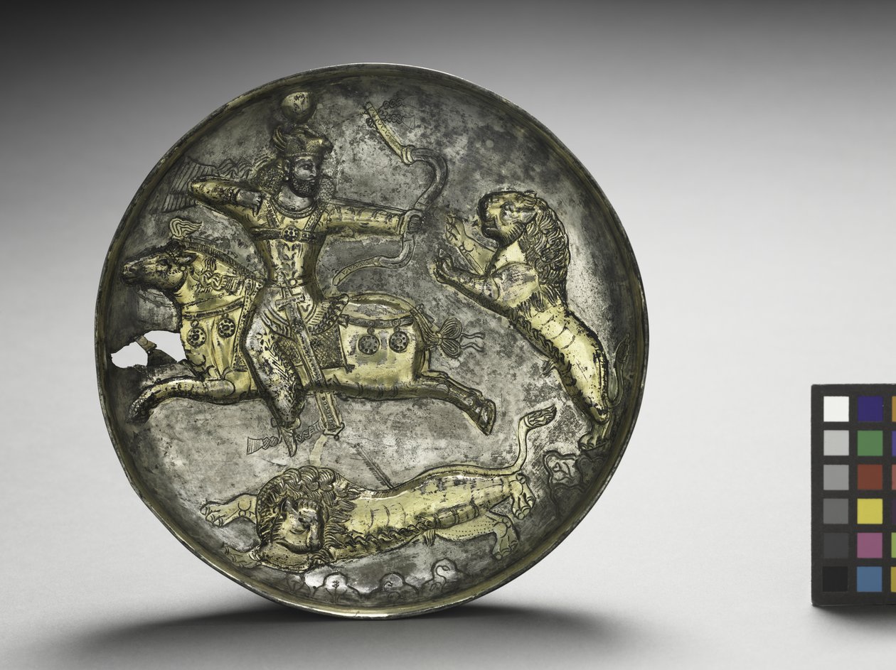 Plat : Roi Hormizd II ou Hormizd III chassant des lions, 400-600 - School Sasanian