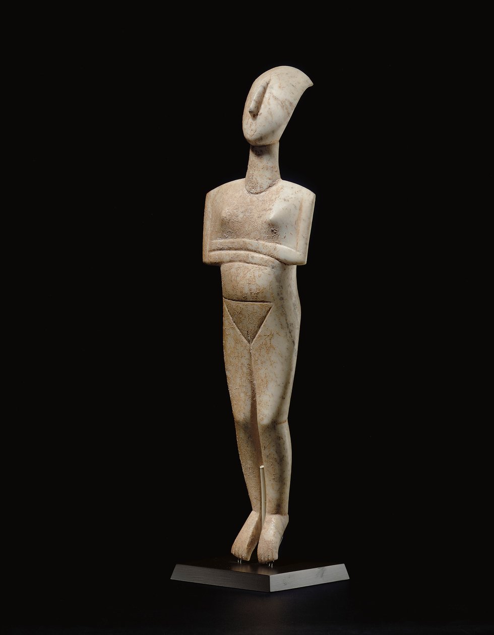 Figure féminine cycladique allongée, pièce maîtresse du Maître Schuster, Cycladique ancien II, vers 2400 av. J.-C. - Schuster Master