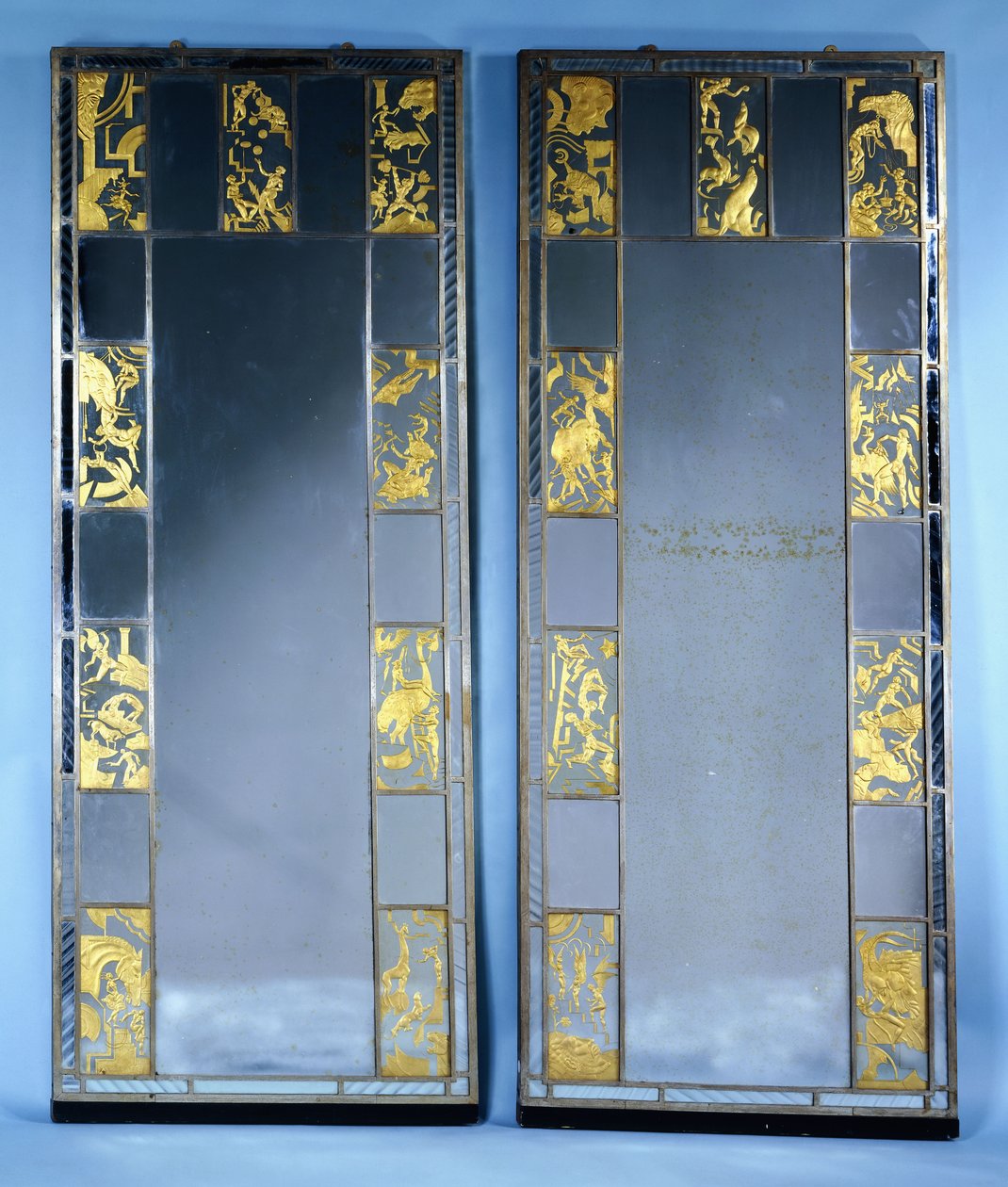 Une paire de portes miroir Orrefors, avec des scènes de cirque - Simon Gate