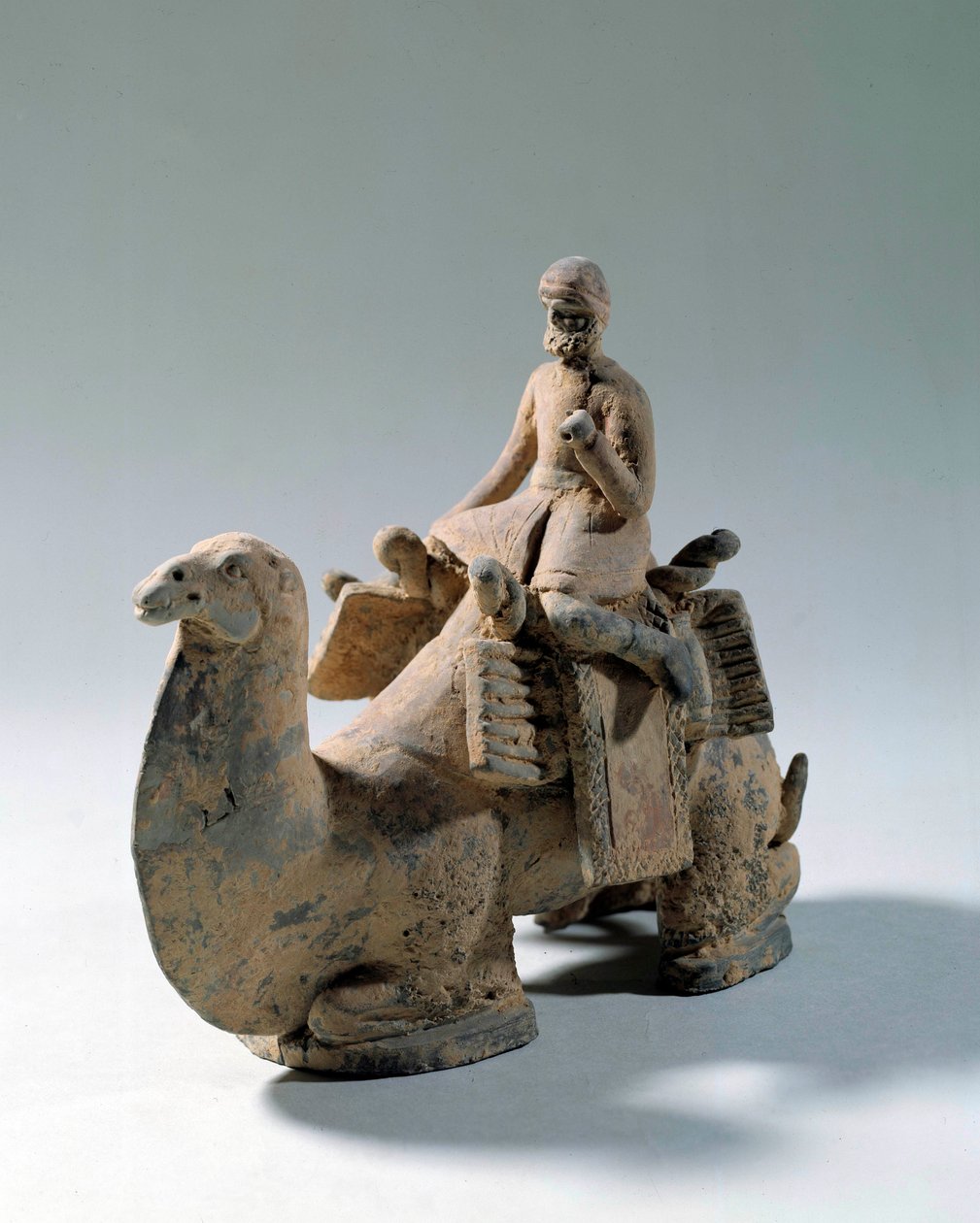 Civilisation sogdienne : chameau et transport de soie. Statue funéraire en terre cuite. Ve ou VIe siècle. Paris, Musée Cernuschi - Sogdian Sogdian