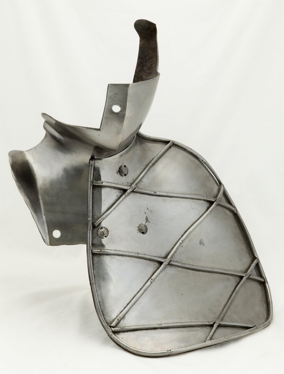 Renfort de bevor avec cible de joute, vers 1560 - South German School
