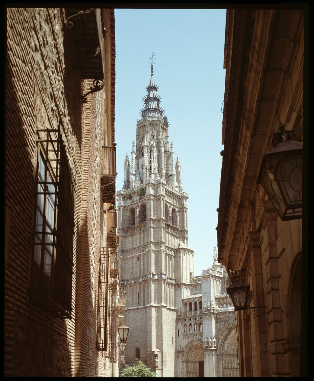 Art gothique : vue de la Cathédrale Sainte Marie (Sainte Marie) XIIIe-XVe siècle Tolède, Espagne (Vue du clocher de la cathédrale Sainte Marie) - Spanish School