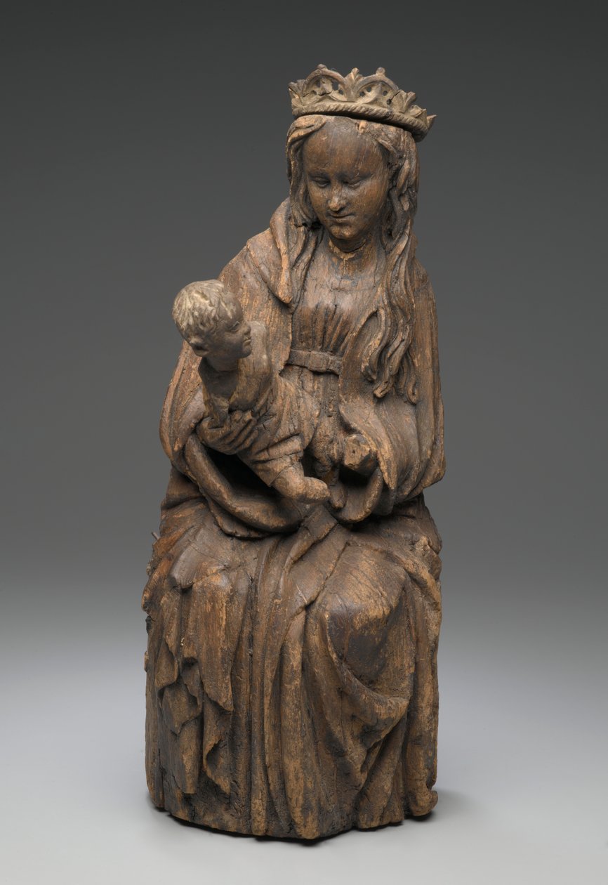 Figure assise de la Vierge tenant l