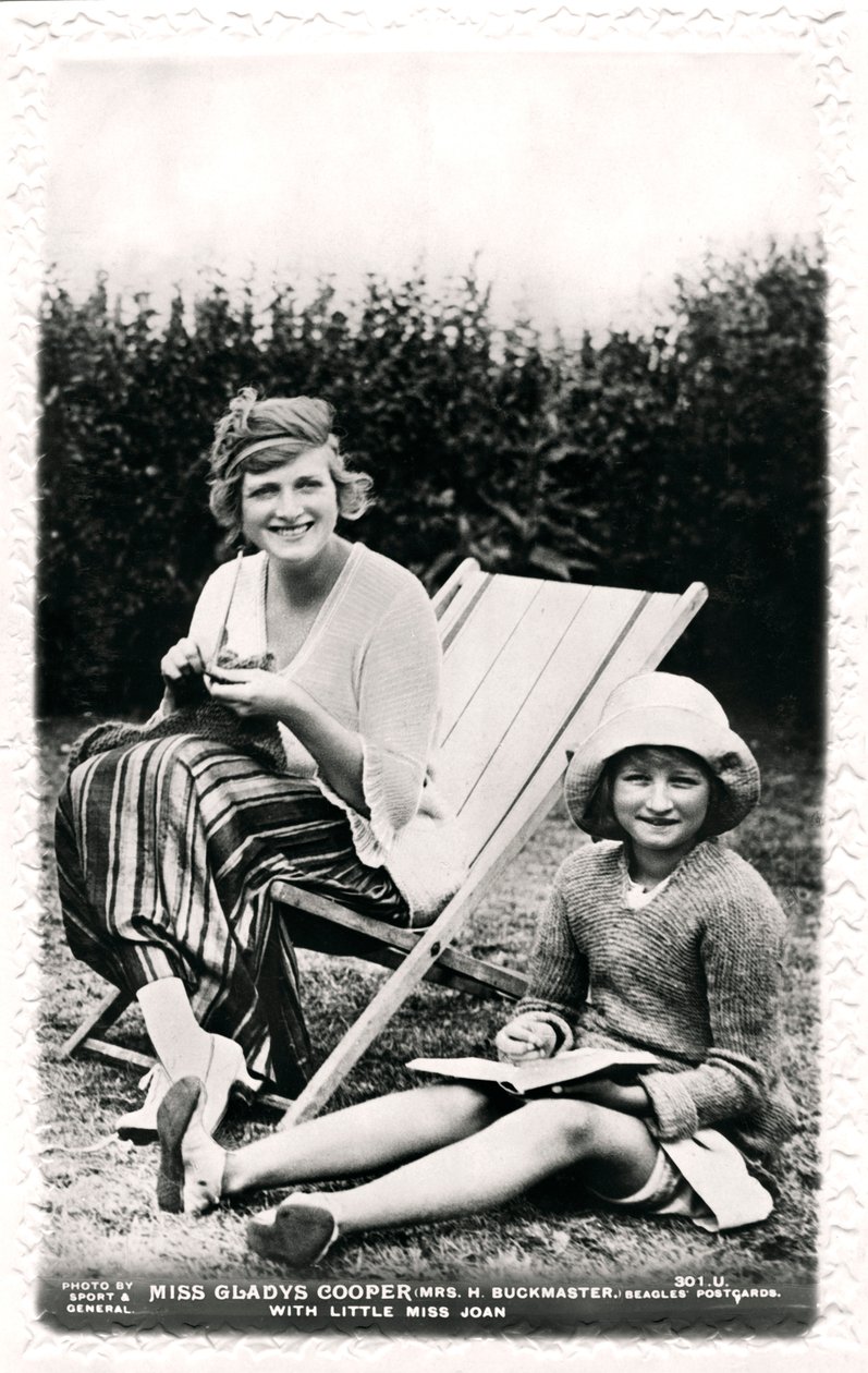 Gladys Cooper 1888-1971, actrice anglaise, avec sa fille Joan, début du 20ème siècle - Sport and General