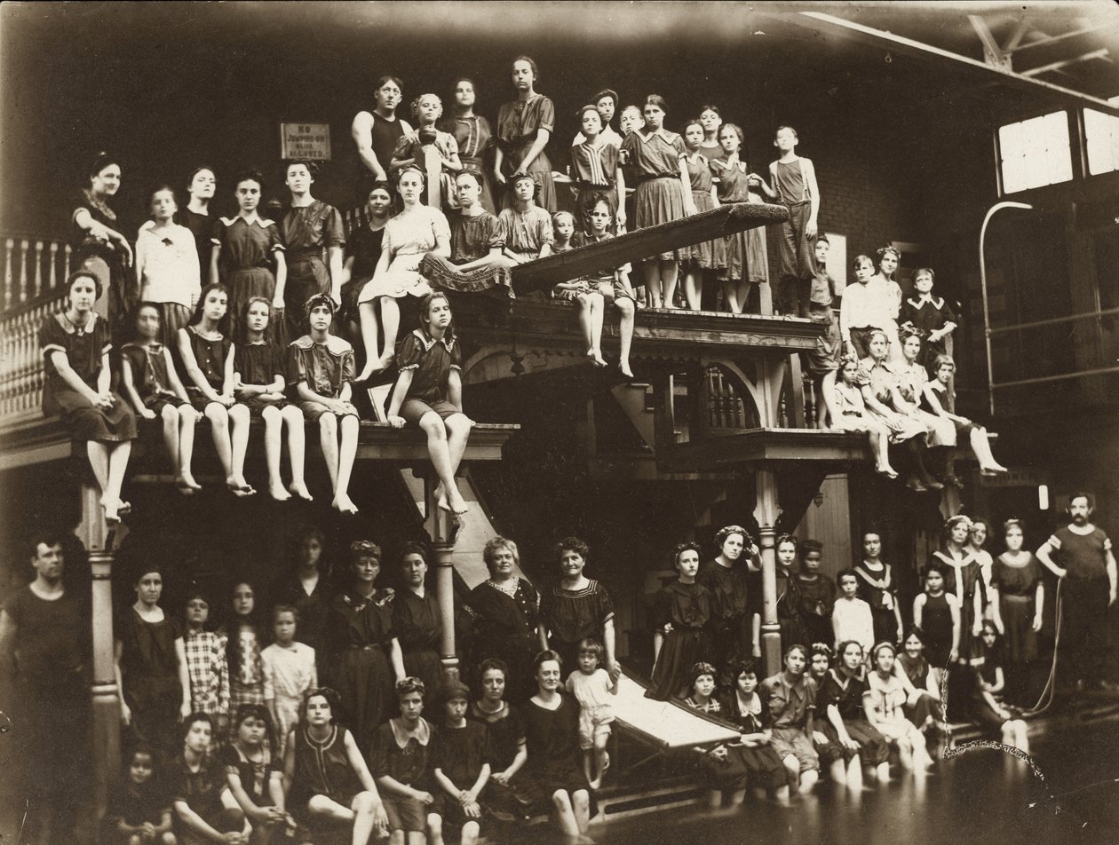 Classe de natation et de plongée des dames de l