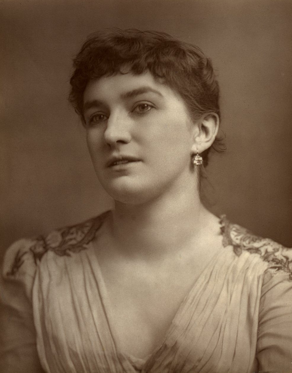 Nelly Bromley, actrice et chanteuse britannique, 1882 - St James