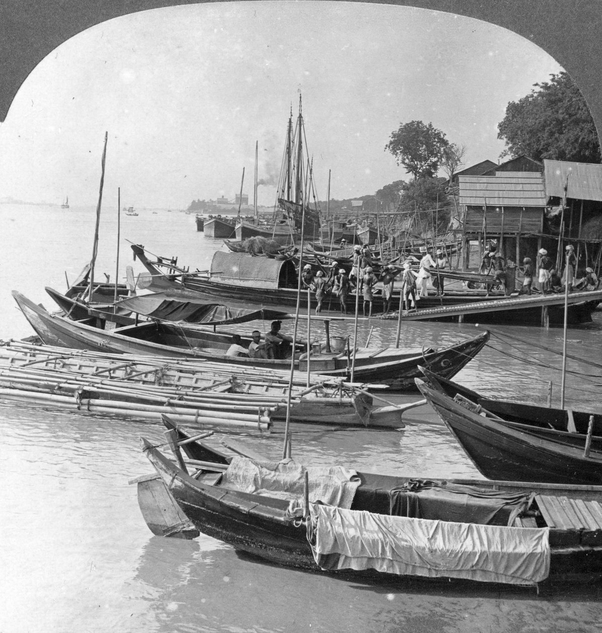 Regardant vers le haut de la rivière Irrawaddy, Rangoon, Birmanie, 1908 - Stereo Travel Co