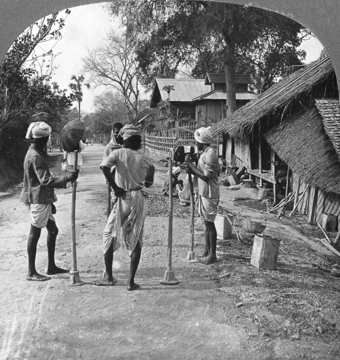 Réparation de route, Bhamo, Birmanie, 1908 - Stereo Travel Co