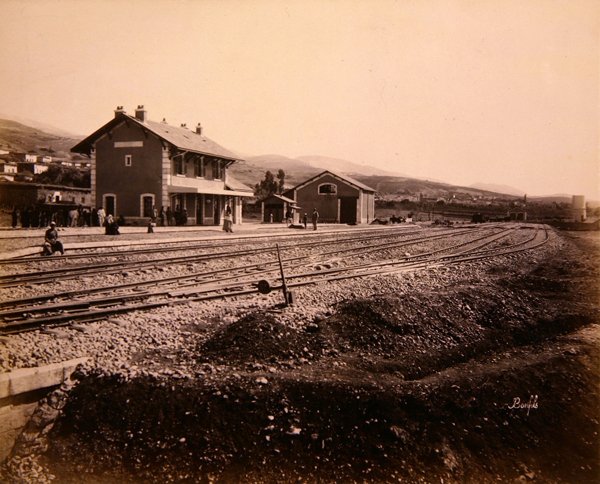 Gare de Mallakah-Zahleh sur la ligne de chemin de fer Beyrouth-Damas - Studio Bonfils