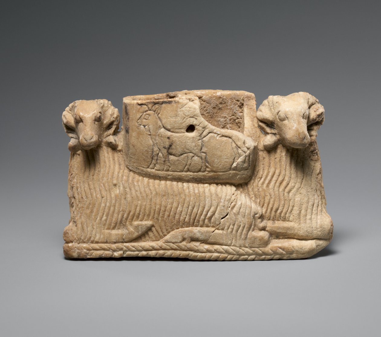 Vase soutenu par deux béliers, vers 2600-2500 av. J.-C. - Sumerian Sumerian