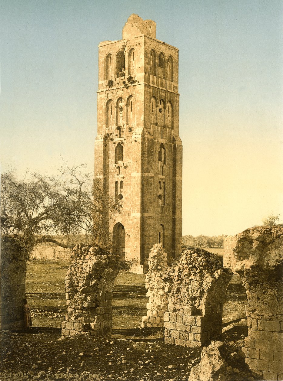 La tour de la mosquée de Ramleh avec des voûtes en ruine au premier plan, c.1880-1900 (photochromie) - Swiss Photographer