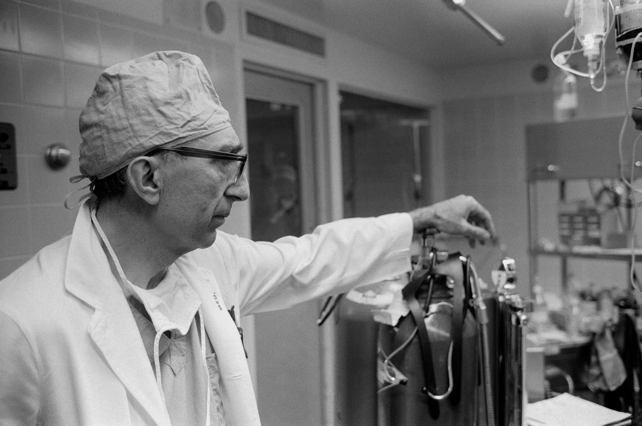 Dr. Michael DeBakey, chirurgien cardiovasculaire, au Texas Medical Center - Ted Spiegel