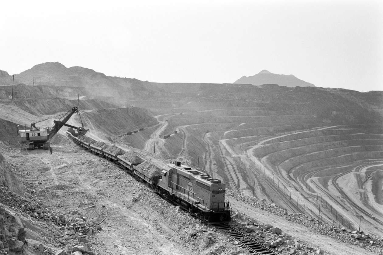 Chargement de minerai de cuivre à la mine de Morenci pour la fonderie Phelps Dodge à Douglas, Arizona - Ted Spiegel