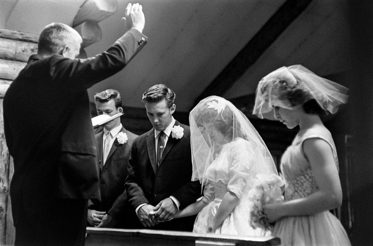 Jeune couple marié à l
