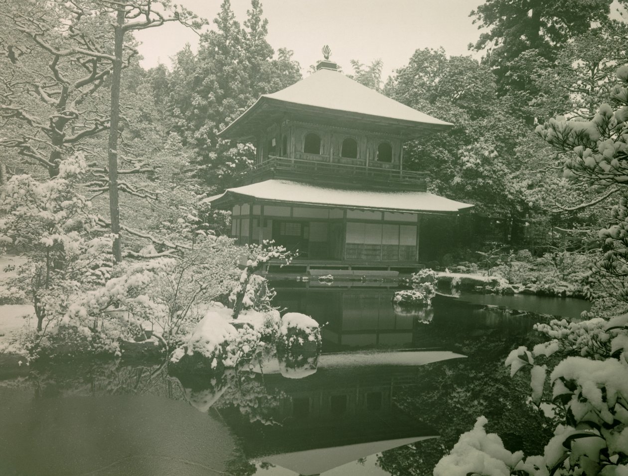Vue du Ginkaku-ji sous la neige à Kyoto, vers 1900 - 1915 (photographie) - Teijiro Takagi