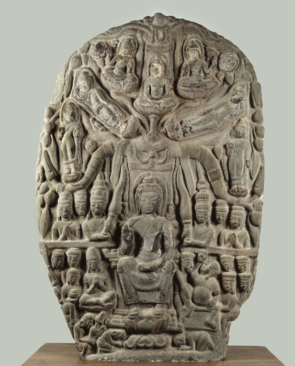 Stèles avec Bouddha et divinités adorantes, période de Davaravati - Thai School