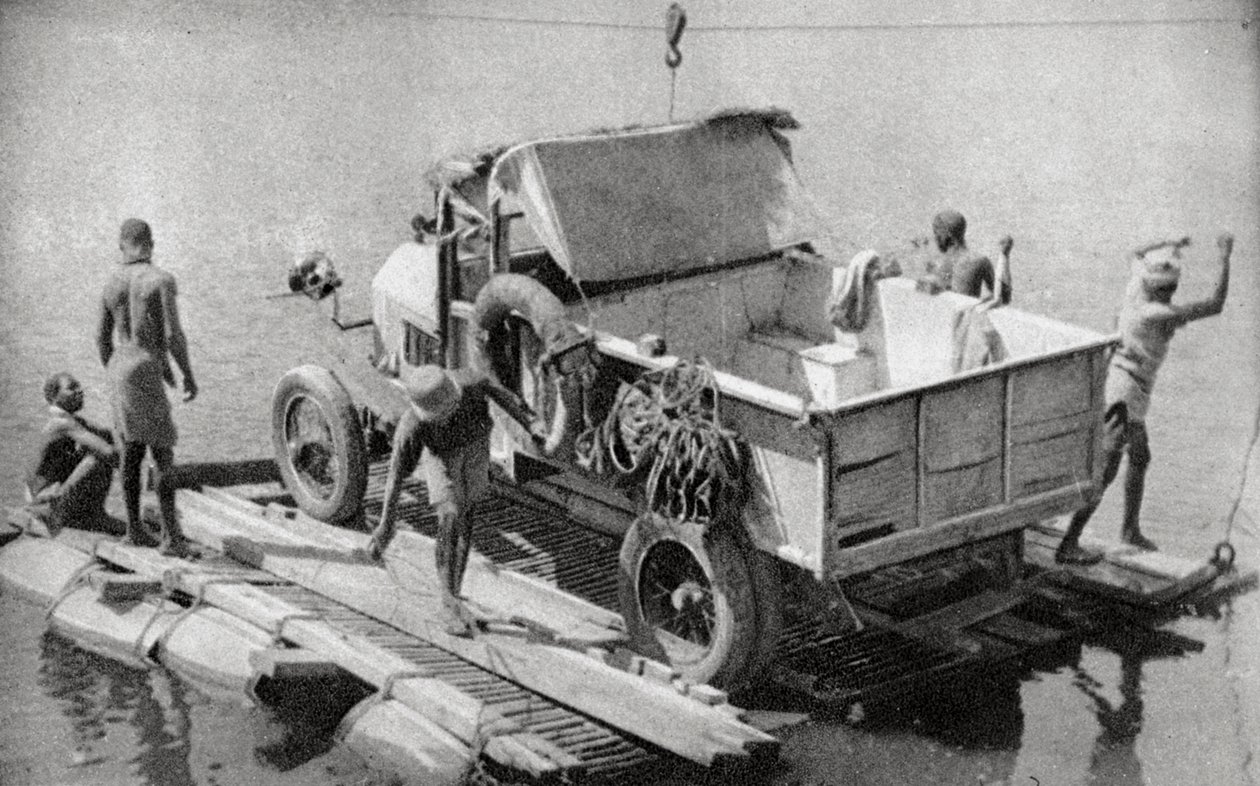 Traversée de la rivière Chambesi sur un ponton cassé, Rhodésie du Nord, 1925-1927 - Thomas A. Glover