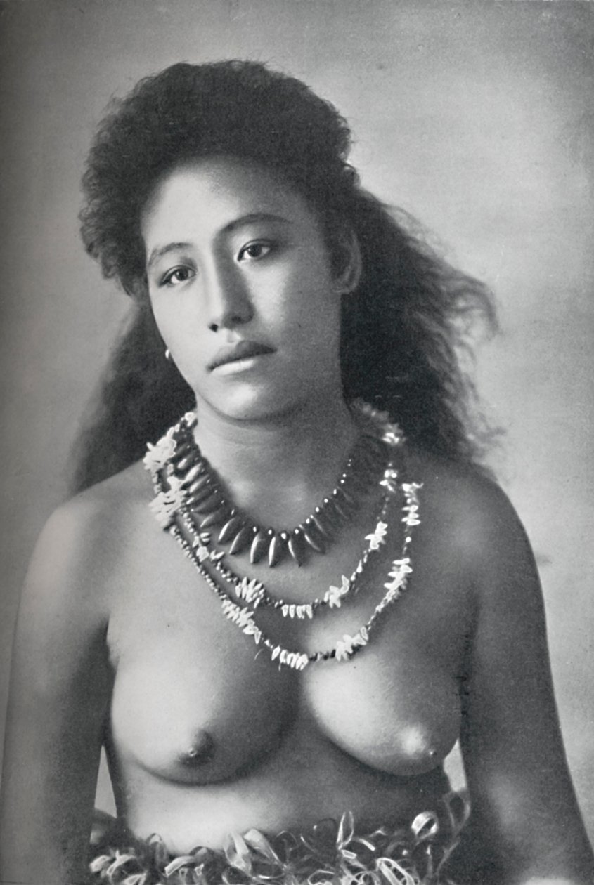Une beauté samoane, portant des colliers de dents et de coquillages, 1902 - Thomas Andrew