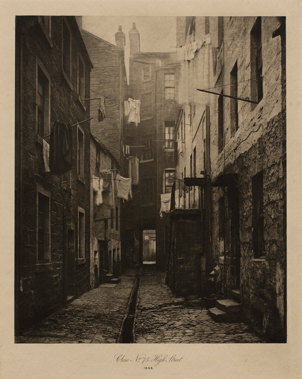Cour, 75 High Street (Glasgow) - Thomas Annan