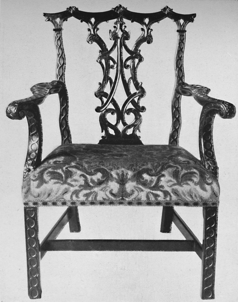 Fauteuil Chippendale chinois avec siège en broderie contemporaine, milieu du 18ème siècle, 1928 - Thomas Chippendale