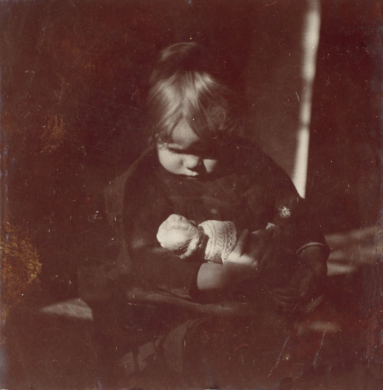 Betty Reynolds avec une poupée sur les genoux, vers 1885 - Thomas Eakins