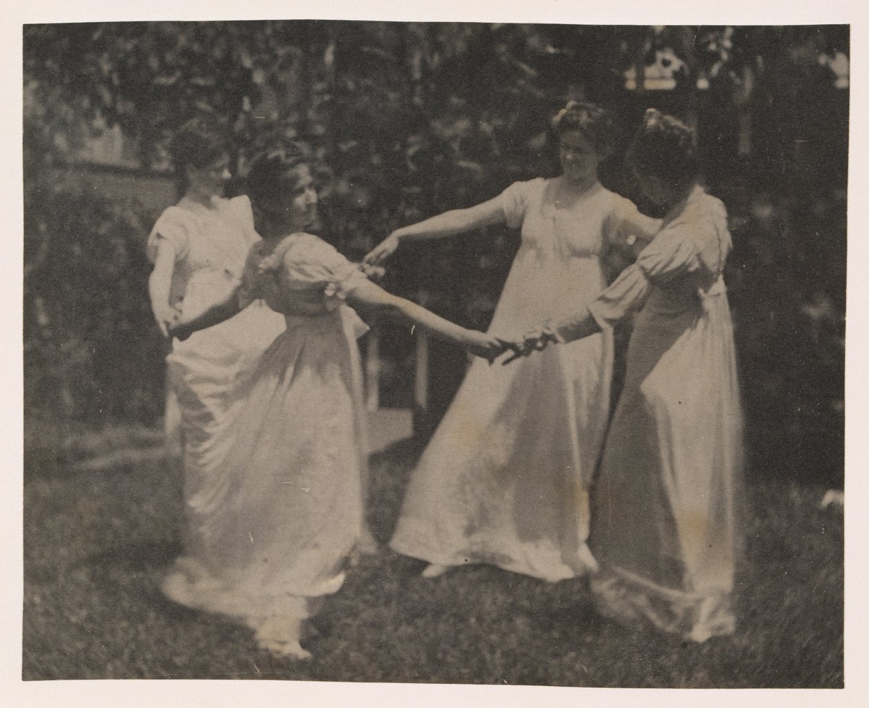 Susan Hannah Macdowell, une jeune fille non identifiée, Elizabeth Macdowell et peut-être Mary Macdowell à la maison Macdowell - Thomas Eakins