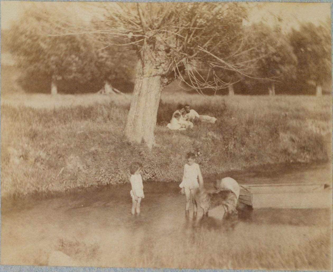 [Trois Enfants et un Chien Jouant dans le Ruisseau, 4 juillet 1883], 1883 - Thomas Eakins