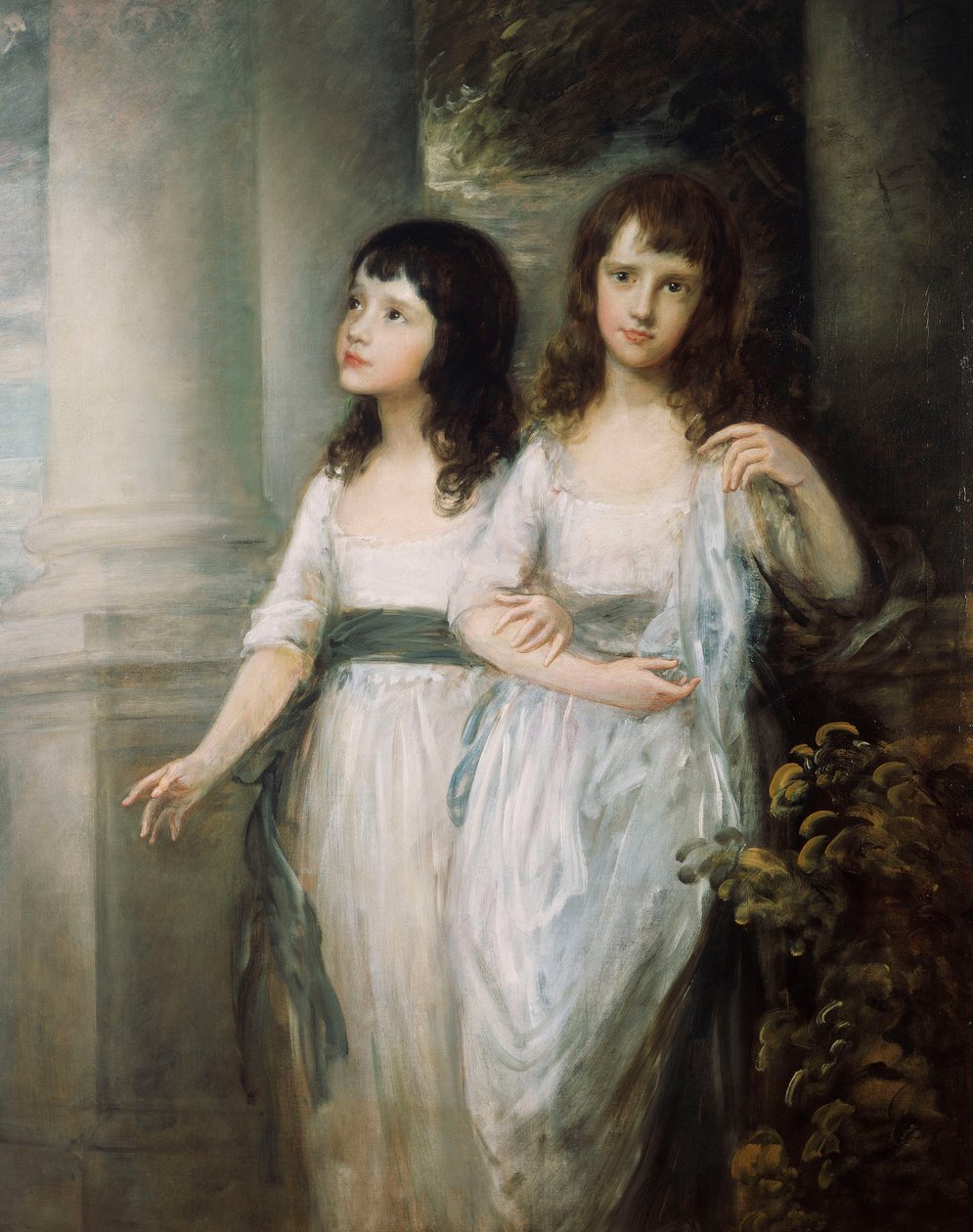 Portrait de groupe des demoiselles Sloper, toutes deux debout presque en longueur totale en robes blanches avec des ceintures bleues - Thomas Gainsborough