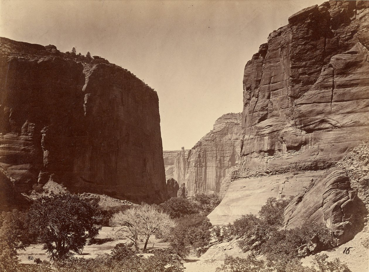 Entrée du Cañon de Chelle, vue plongeante, parois d