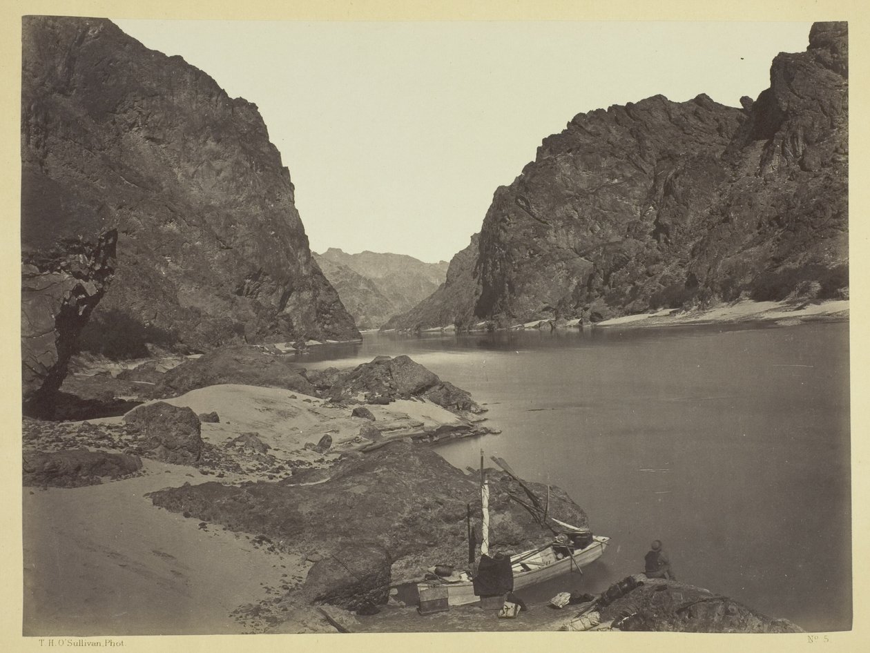 Black Cañon, fleuve Colorado, en regardant vers le haut depuis le camp 7 - Timothy O