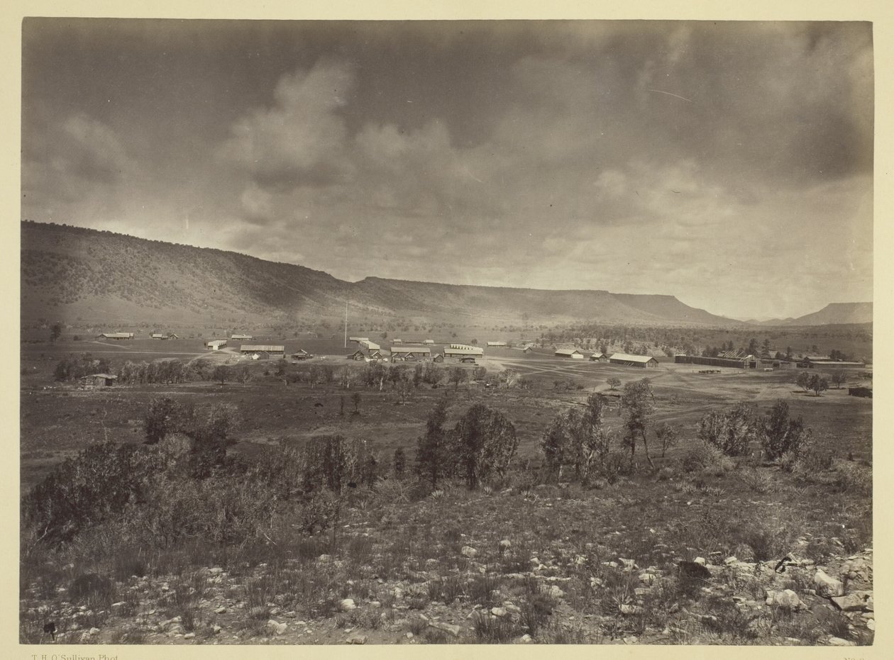 Vue lointaine de Camp Apache, Arizona - Timothy O