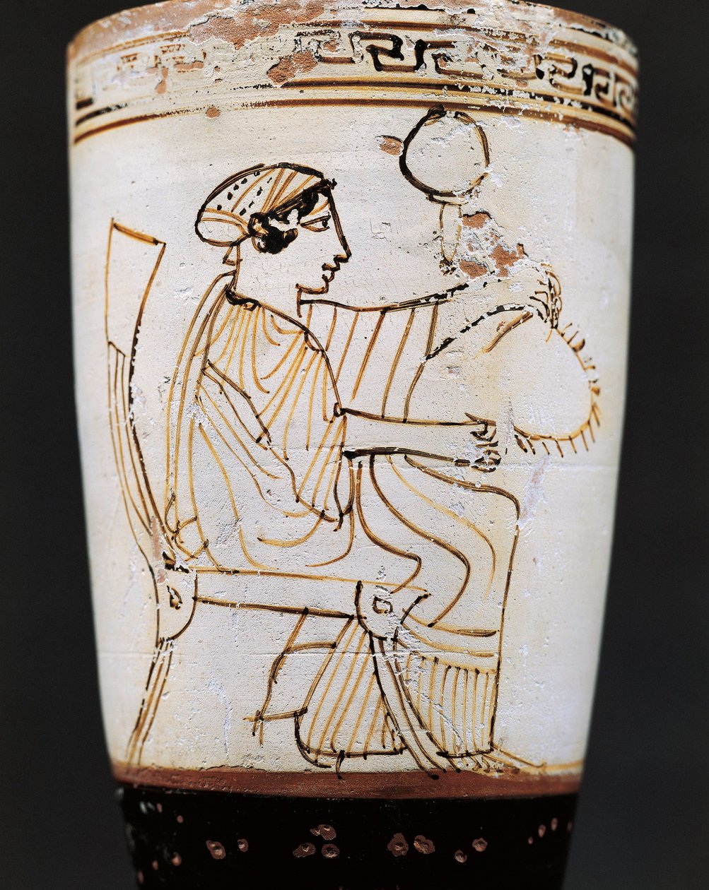 Lécythe, flacon à huile attribué au Peintre de Tymbos représentant une femme tissant une couronne, 5ème siècle avant J.-C. - Tymbos Painter (attr. to)