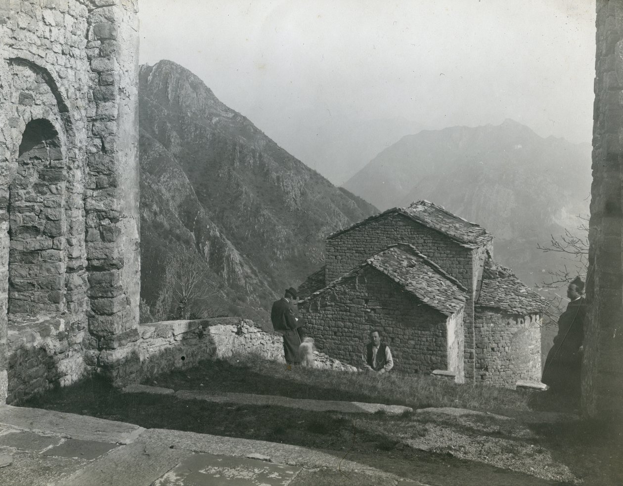 Abbaye de San Pietro al Monte, Civate, Lombardie, Italie, photographie d