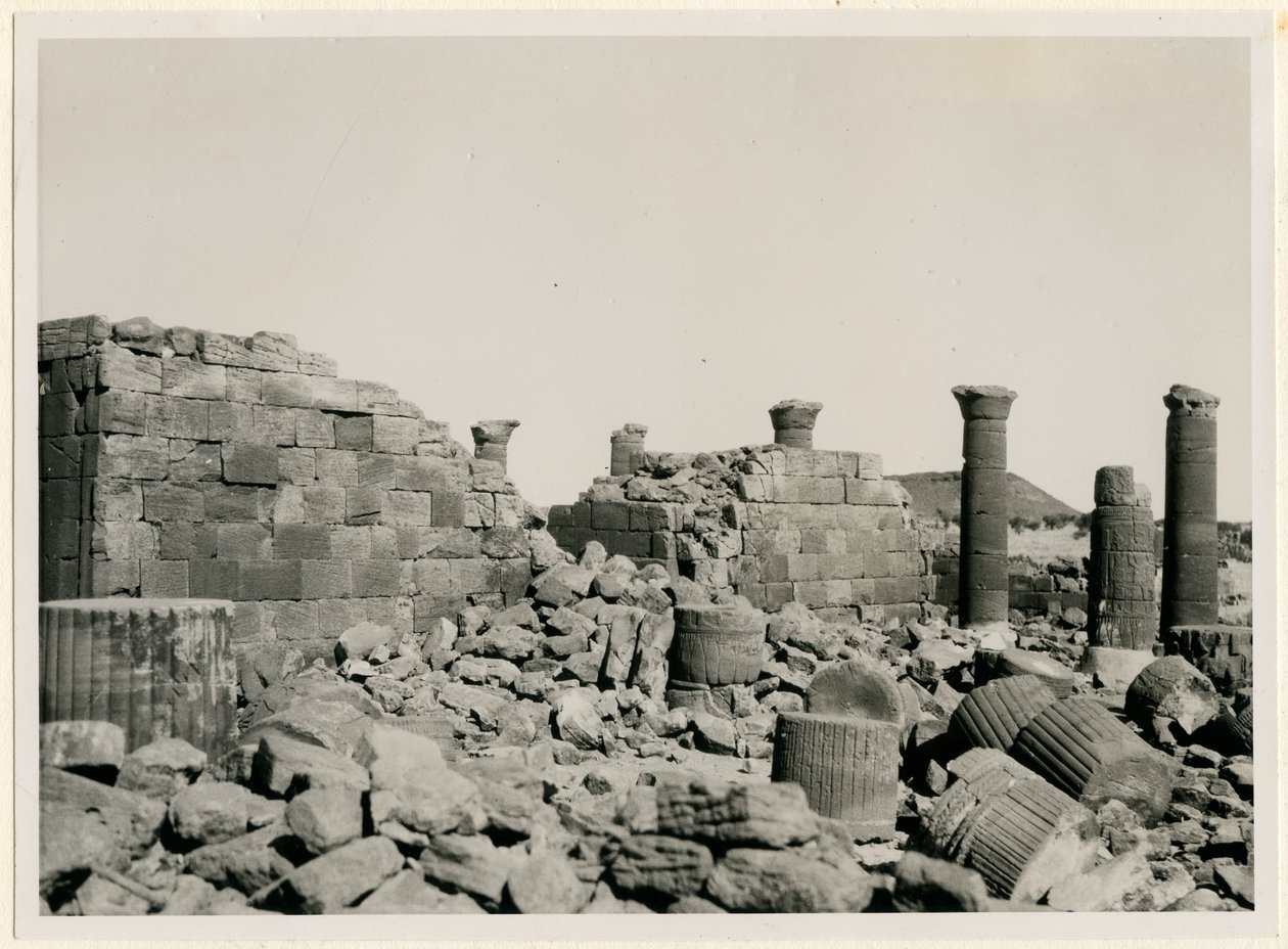 Grande enceinte, vue des murs et des colonnes du Grand Temple, Musawwarat es Sufra, Soudan, photographie d
