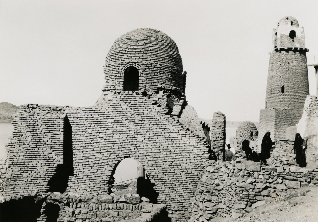 Minaret de al-Mashhad al-Bahari et ruines de la mosquée, près d