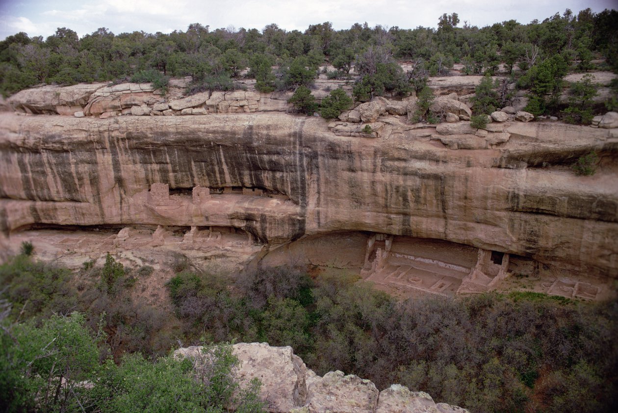 Vestiges des habitations troglodytes des Indiens Pueblo, construites entre le 11e et le 14e siècle - Unbekannt Unbekannt