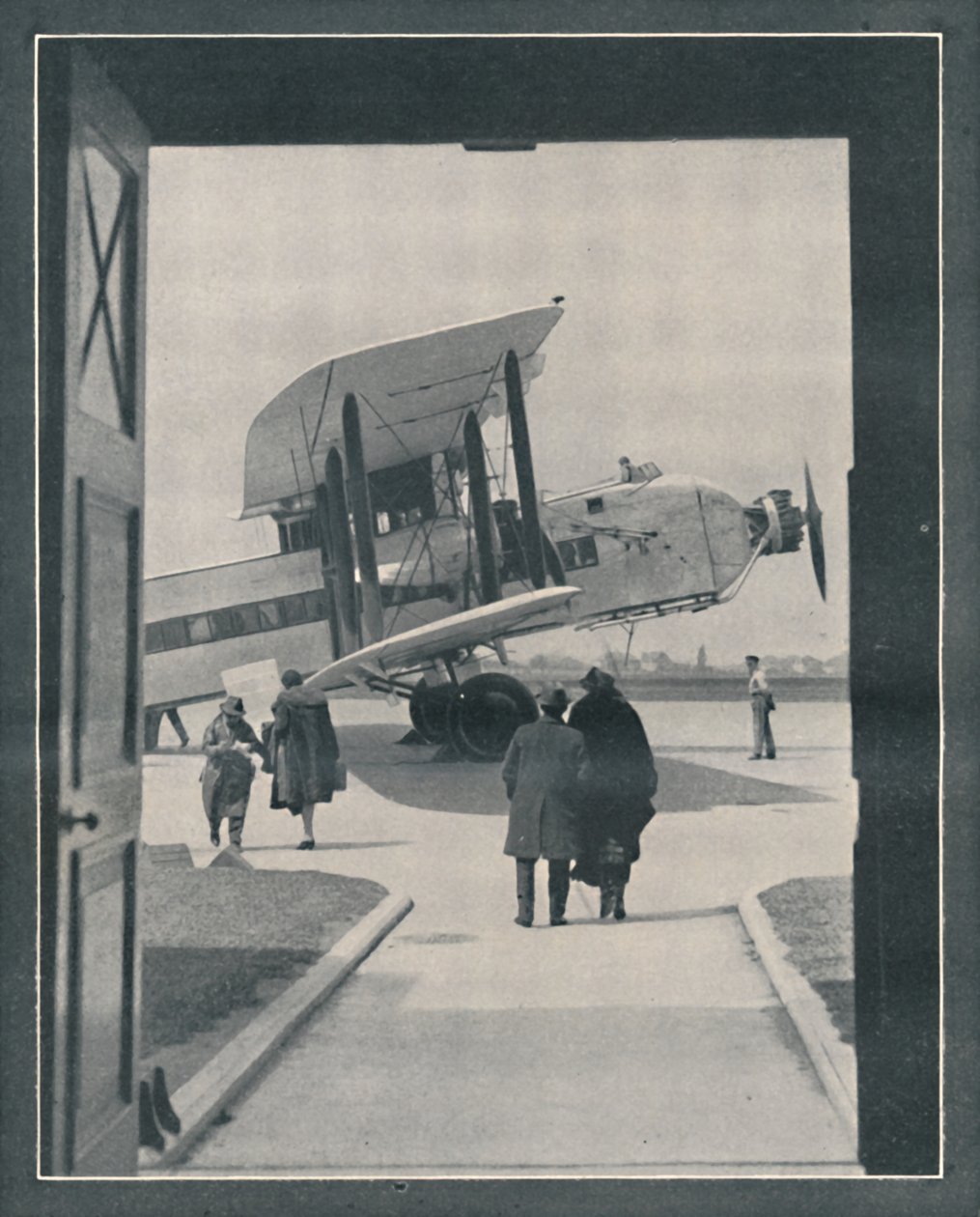 Un symbole du monde moderne - Passagers embarquant à l