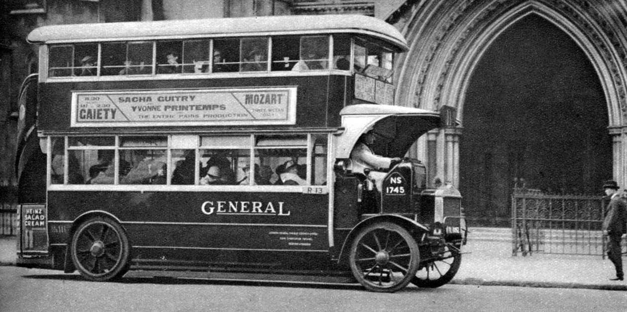 Un bus à impériale devant les Law Courts, Londres, 1926-1927 - Unbekannt