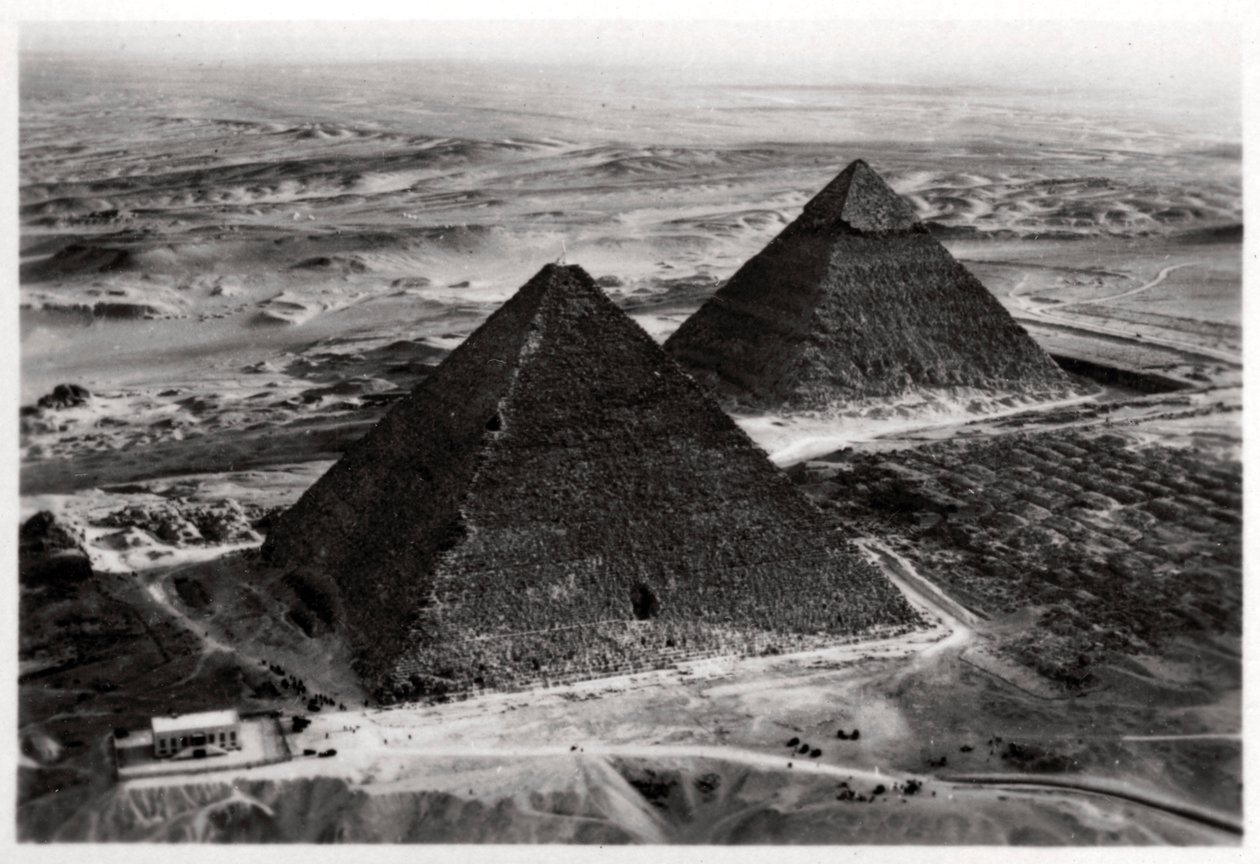 Vue aérienne des pyramides de Gizeh, Égypte, depuis un Zeppelin, 1931-1933 - Unbekannt
