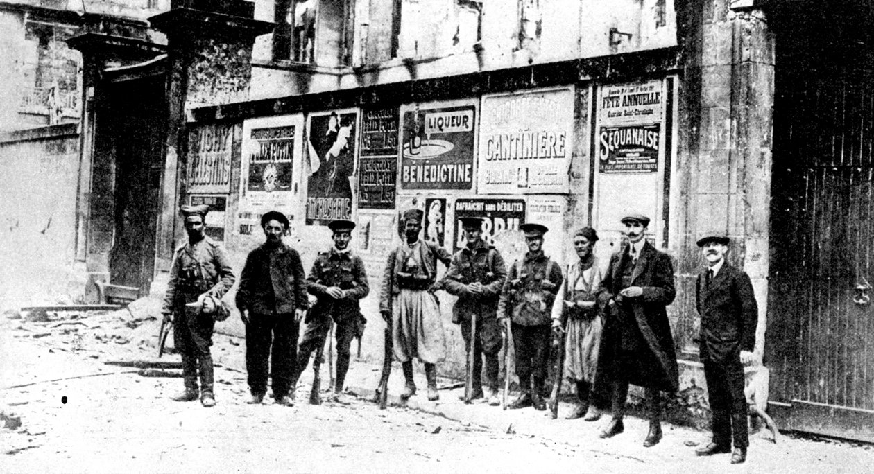 Chasseur africain, deux Turcos et trois soldats britanniques, Soissons, France, Première Guerre mondiale - Unbekannt