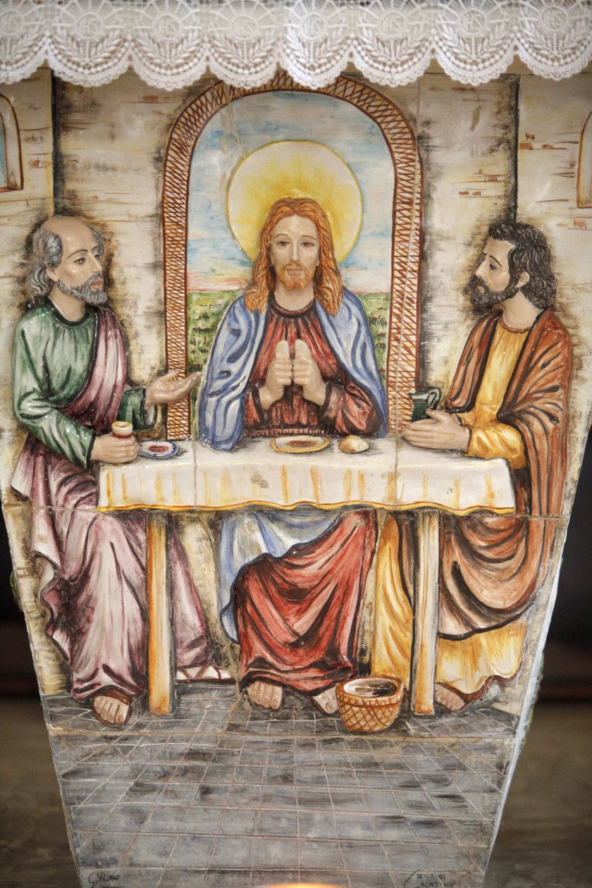 Autel représentant Jésus avec les pèlerins d