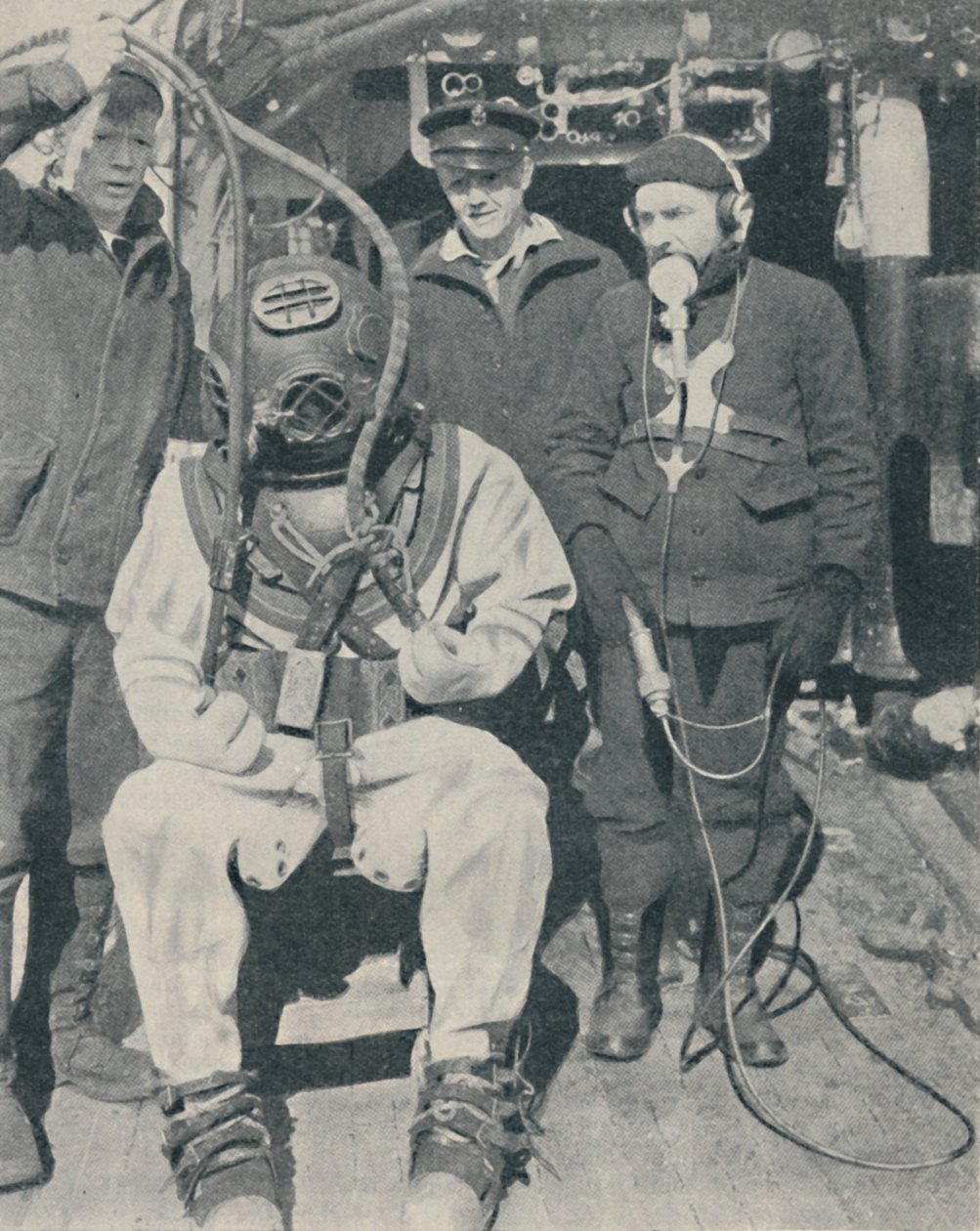 Plongeur naval américain portant des gants en caoutchouc étanches à trois doigts, 1937 - Unbekannt