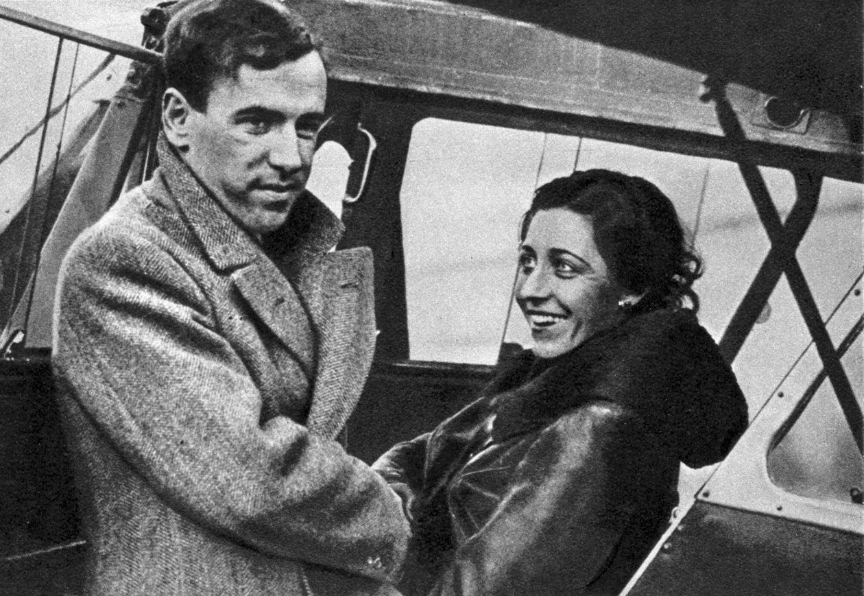 Amy Johnson, aviatrice britannique, sur le point de partir pour Le Cap, 1932 - Unbekannt