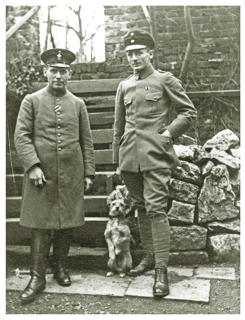 Soldats autrichiens ou italiens avec un chien, février 1918 - Unbekannt