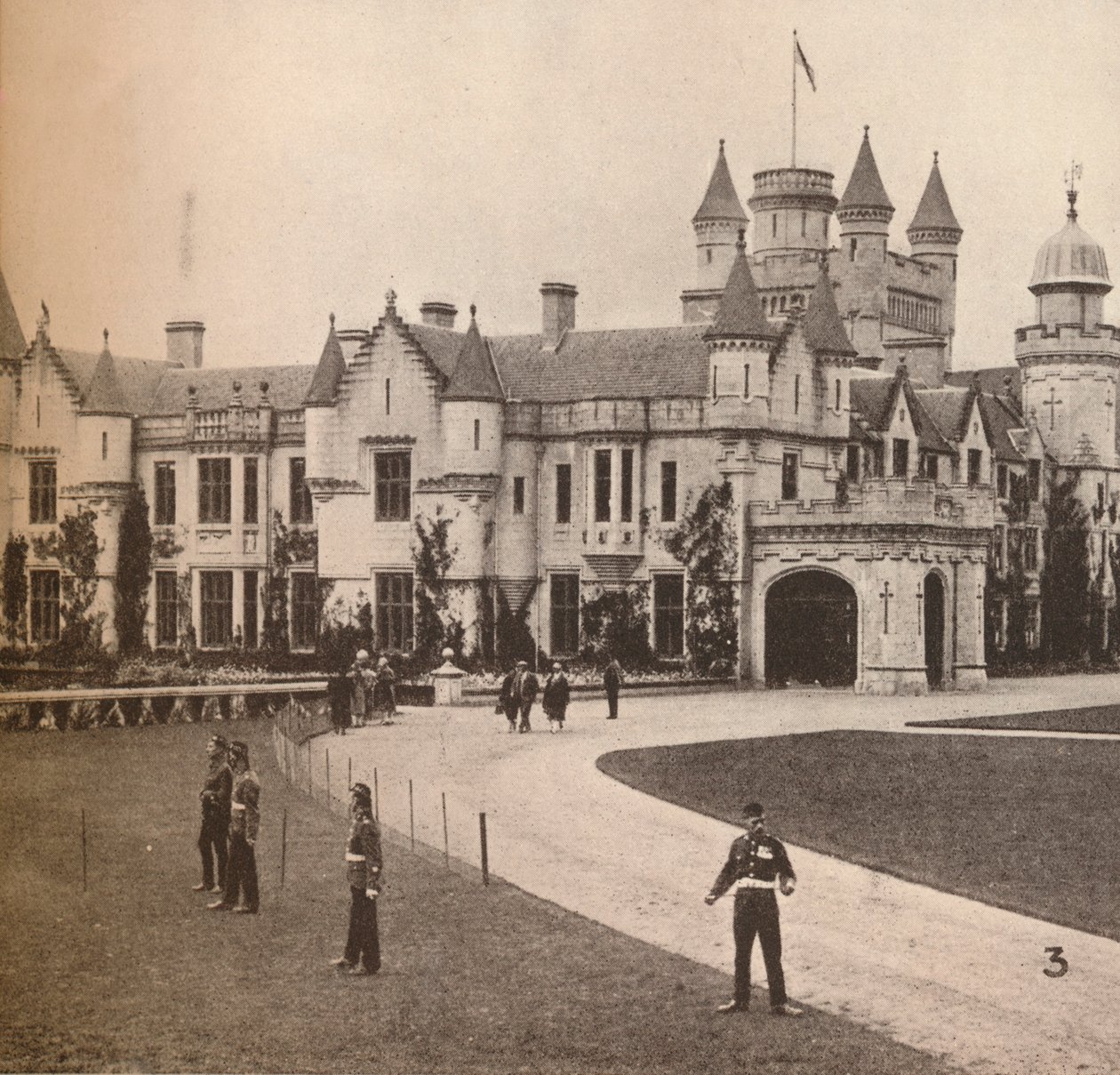 Château de Balmoral, résidence des majestés en Highlands, vers 1916, 1935 - Unbekannt