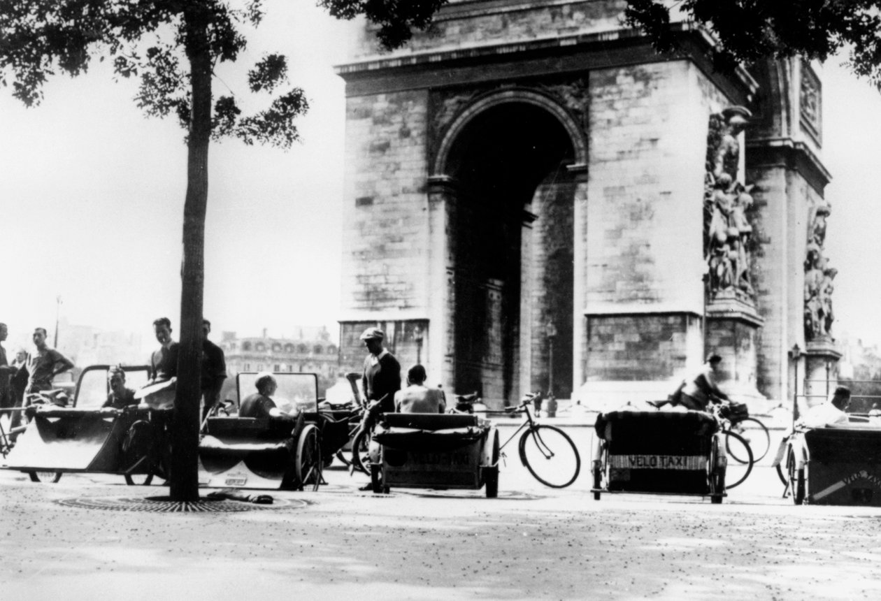 Taxis à vélo sur la Place de l