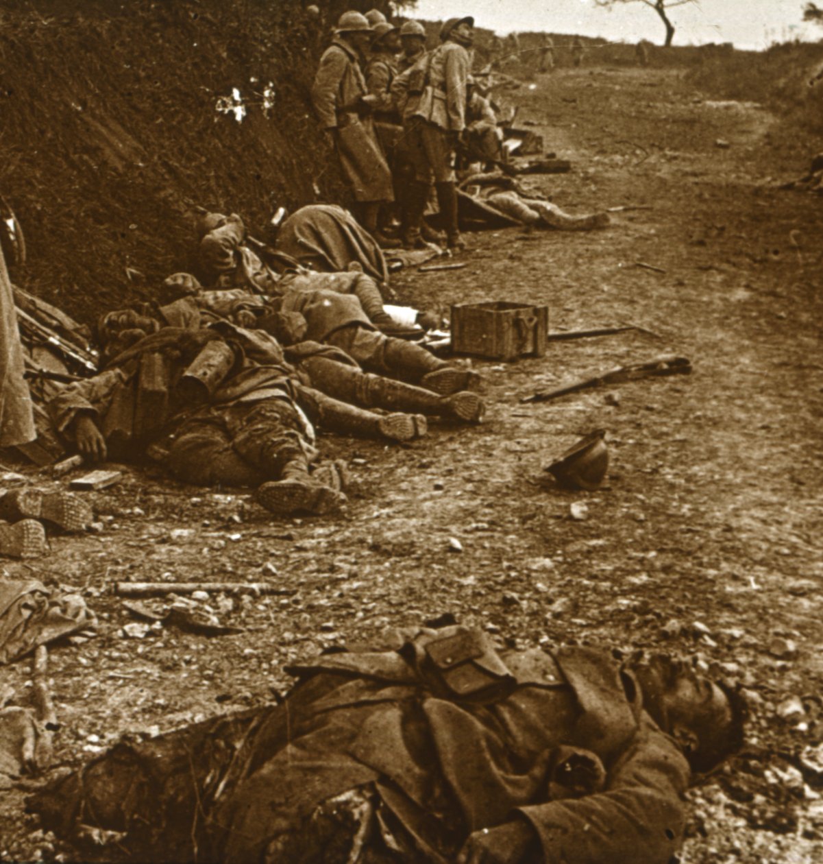 Corps après la prise de Courcelles, nord de la France, 1918 - Unbekannt