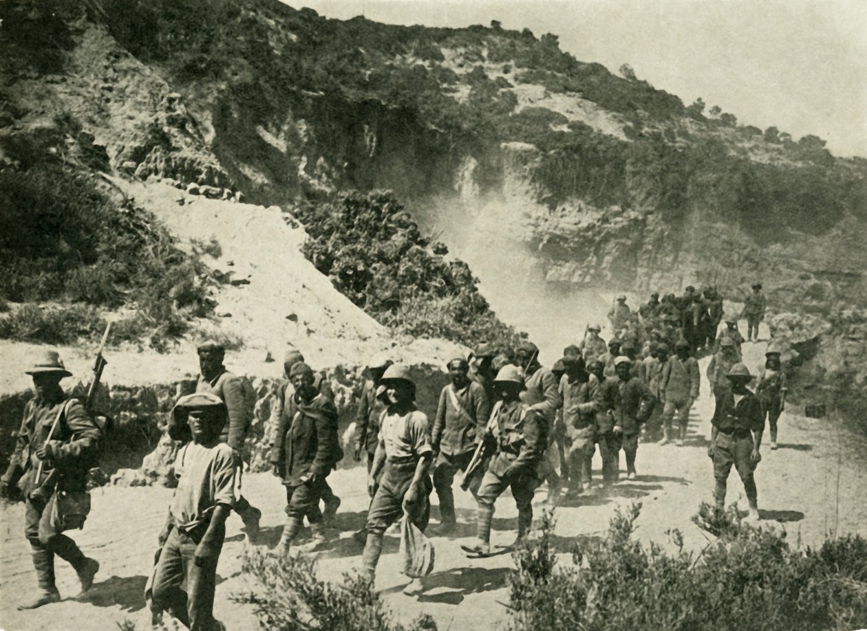 Troupes britanniques avec des prisonniers turcs, Première Guerre mondiale, 1915, vers 1920 - Unbekannt
