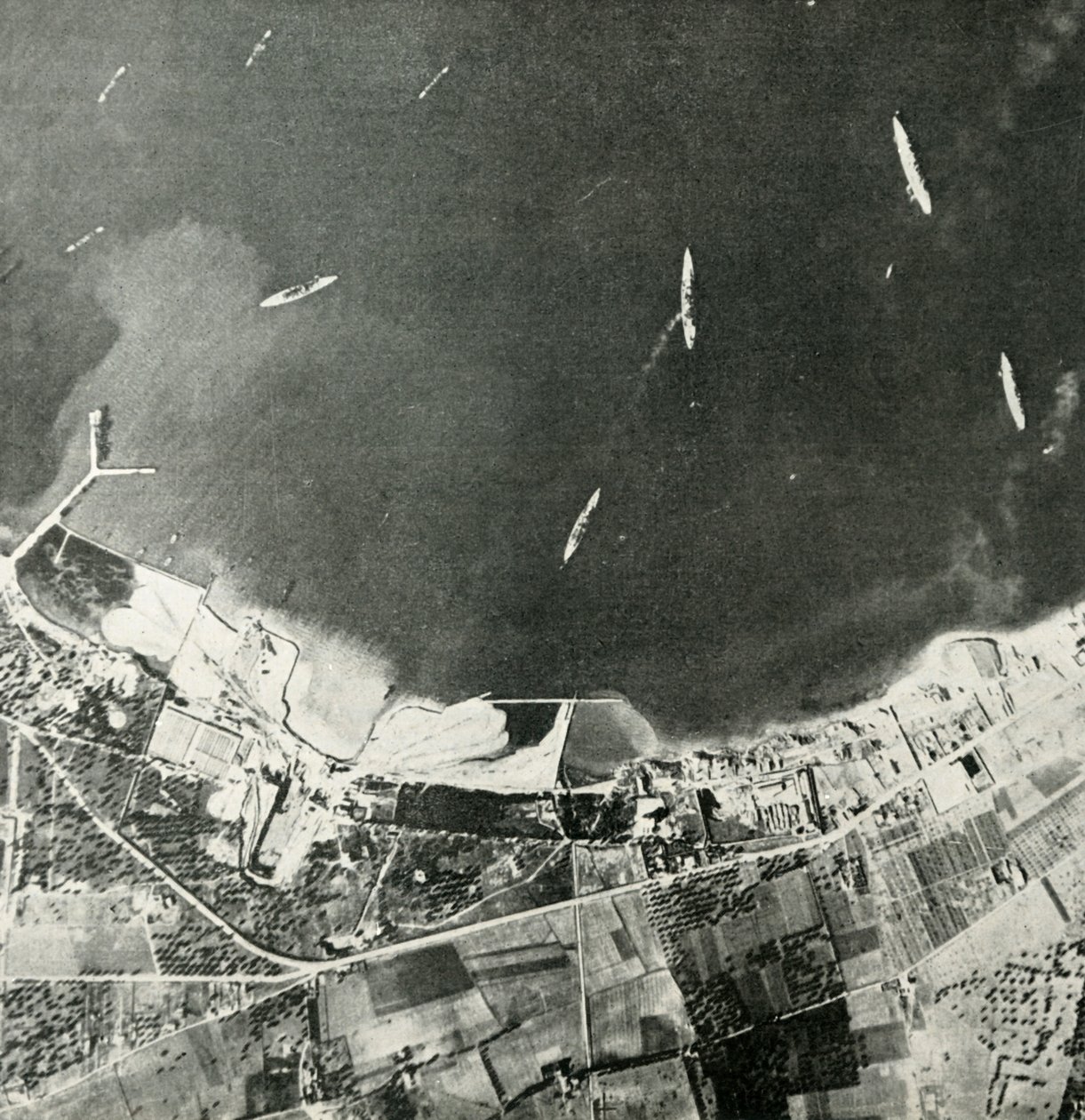 Navires de guerre britanniques au large de la côte maltaise, Seconde Guerre mondiale, 1940-1942 - Unbekannt