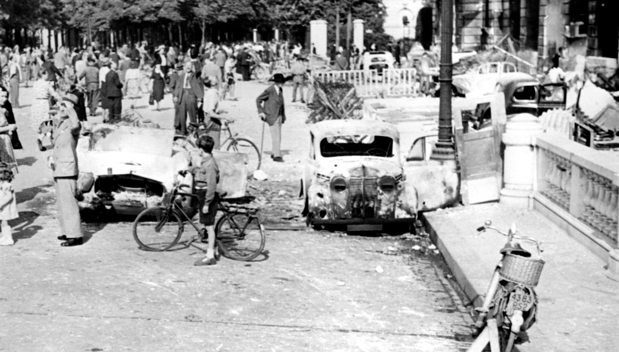 Voitures brûlées, Place de la Concorde, libération de Paris, août 1944 - Unbekannt